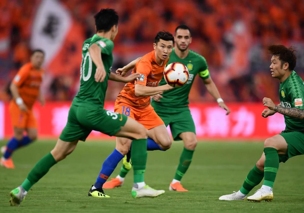 清晨巴塞罗那回应争议——中超节点到来，质疑声仍在，轮换策略成焦点-爱游戏体育