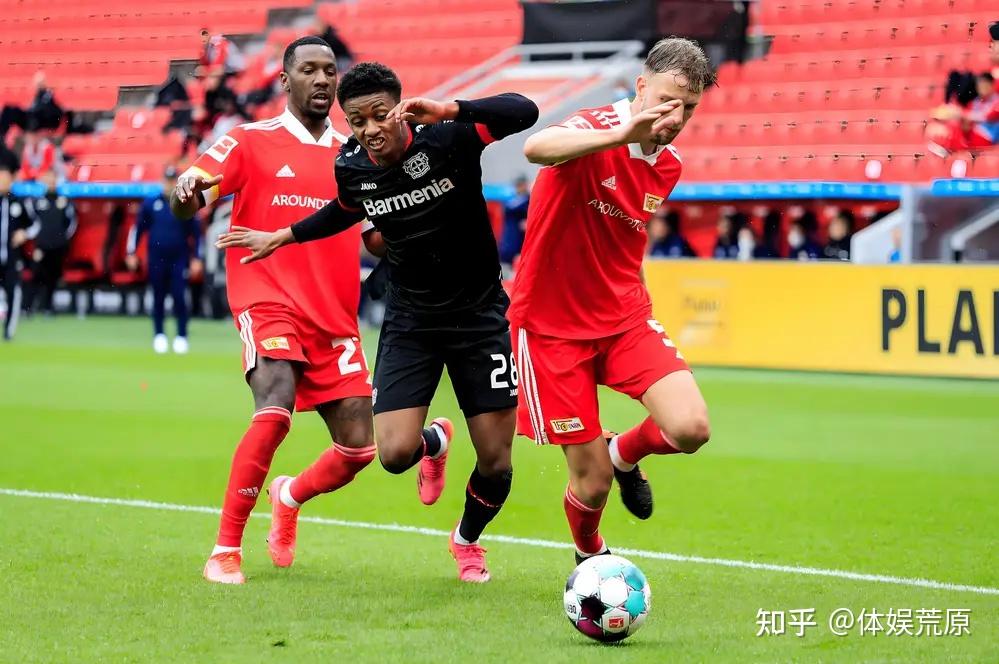 塞维利亚发布备战花絮；今夜复出首秀；德甲任务艰巨；年轻球员得到机会