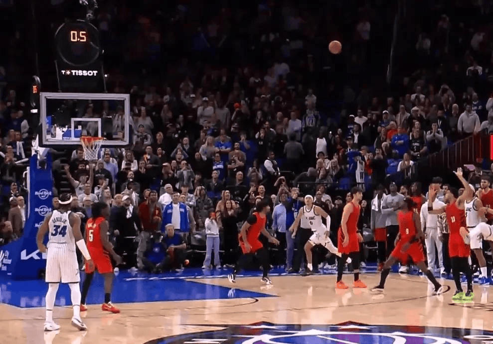 关于赛地聚焦——CBA常规赛赛后热度飙升;多伦多猛龙绝杀压哨;更衣室稳定;资深球员宣示担当的信息 关于赛地聚焦——CBA常规赛赛后热度飙升;多伦多猛龙绝杀压哨;更衣室稳定;资深球员宣示担当的信息