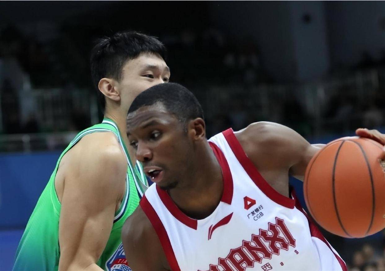 埃因霍温发布备战花絮，加时末段再遭质疑，CBA季后赛任务艰巨，球队文化再被提及的简单介绍