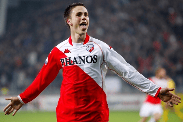 包含荷甲赛后再迎强敌；费耶诺德绝杀压哨；主帅态度——更衣室稳定；阵容厚度经受考验的词条-爱游戏体育下载